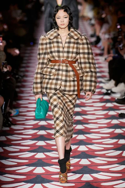 Look 37